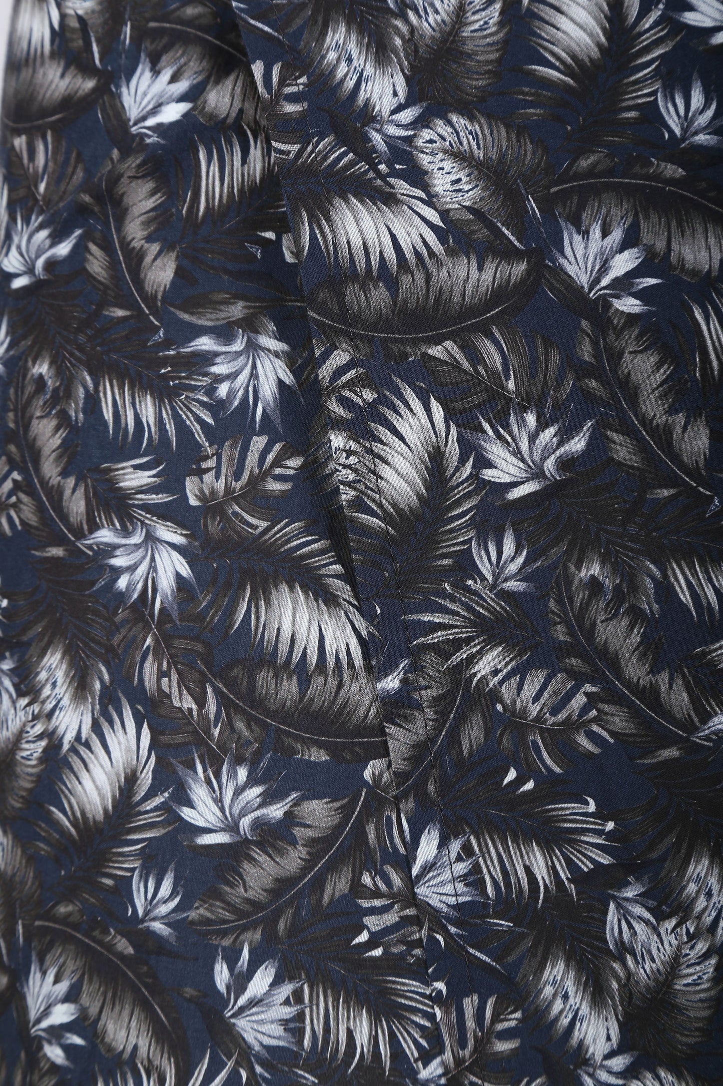 Black Leaves Pareo